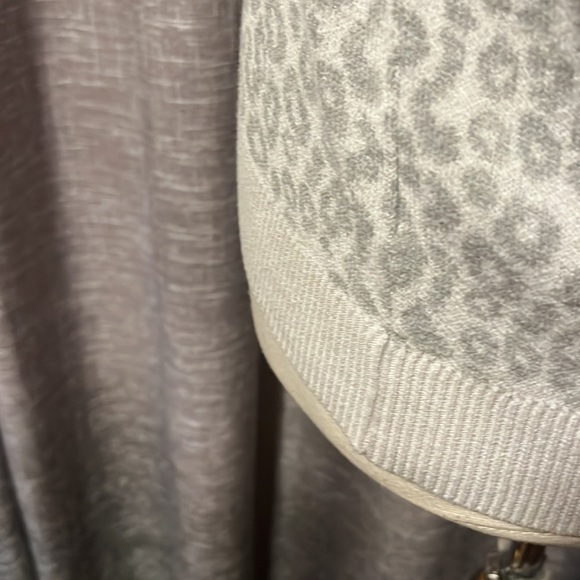 XL cheetah print crew neck sweater - Picture 6 of 9